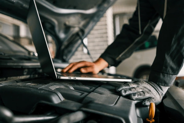 mechanic-using-laptop-on-car-600nw-2579602827