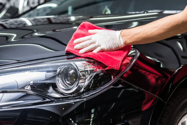 Car,Detailing,Series,:,Worker,Cleaning,Black,Car